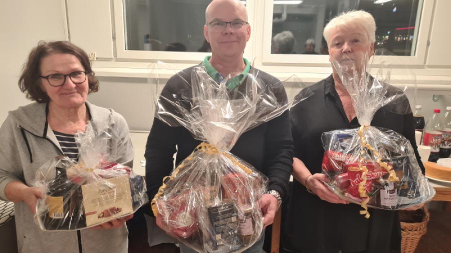 Glada vinnare i 2024 års jullotteri!